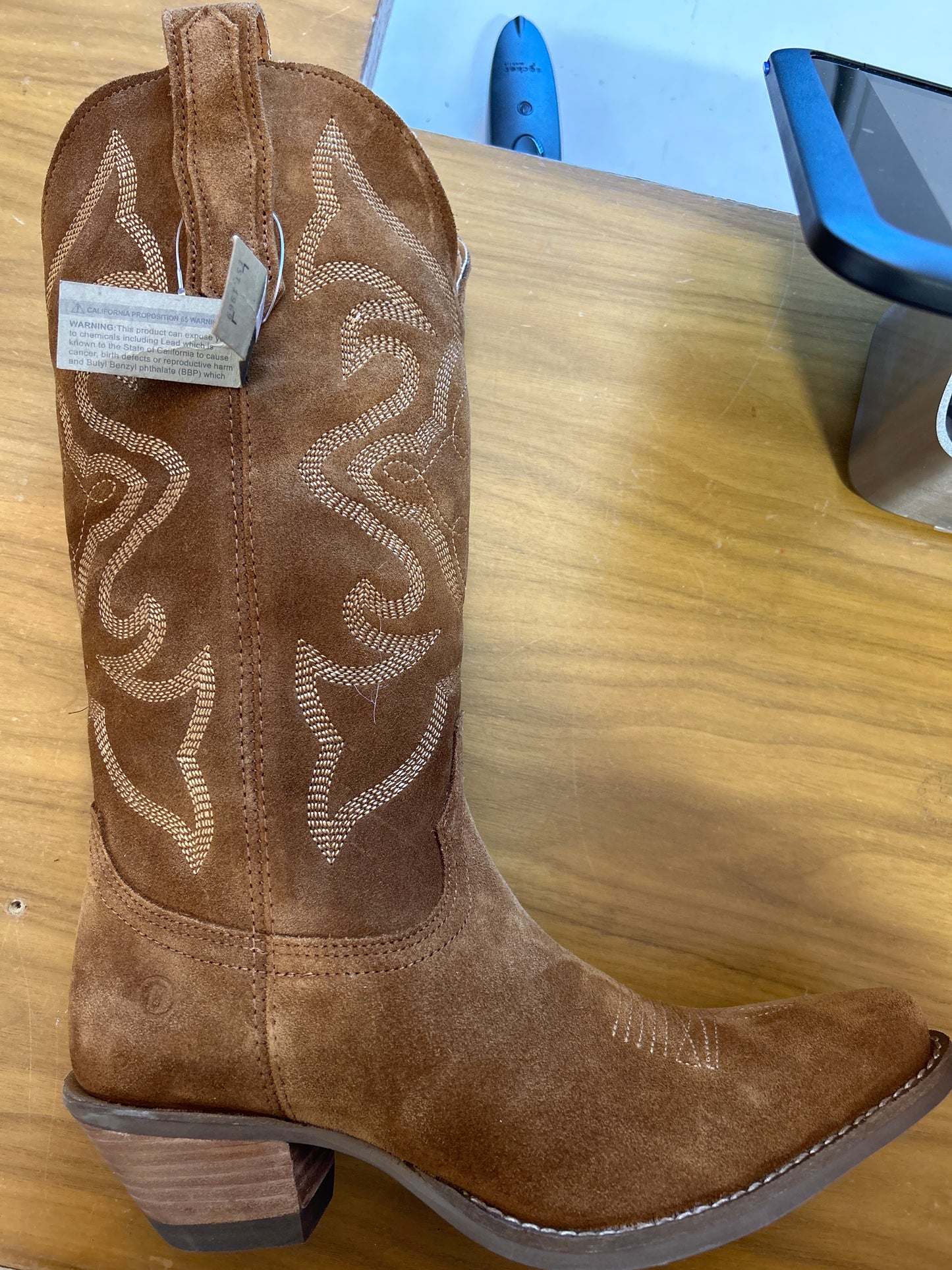 Women dingo boots out west