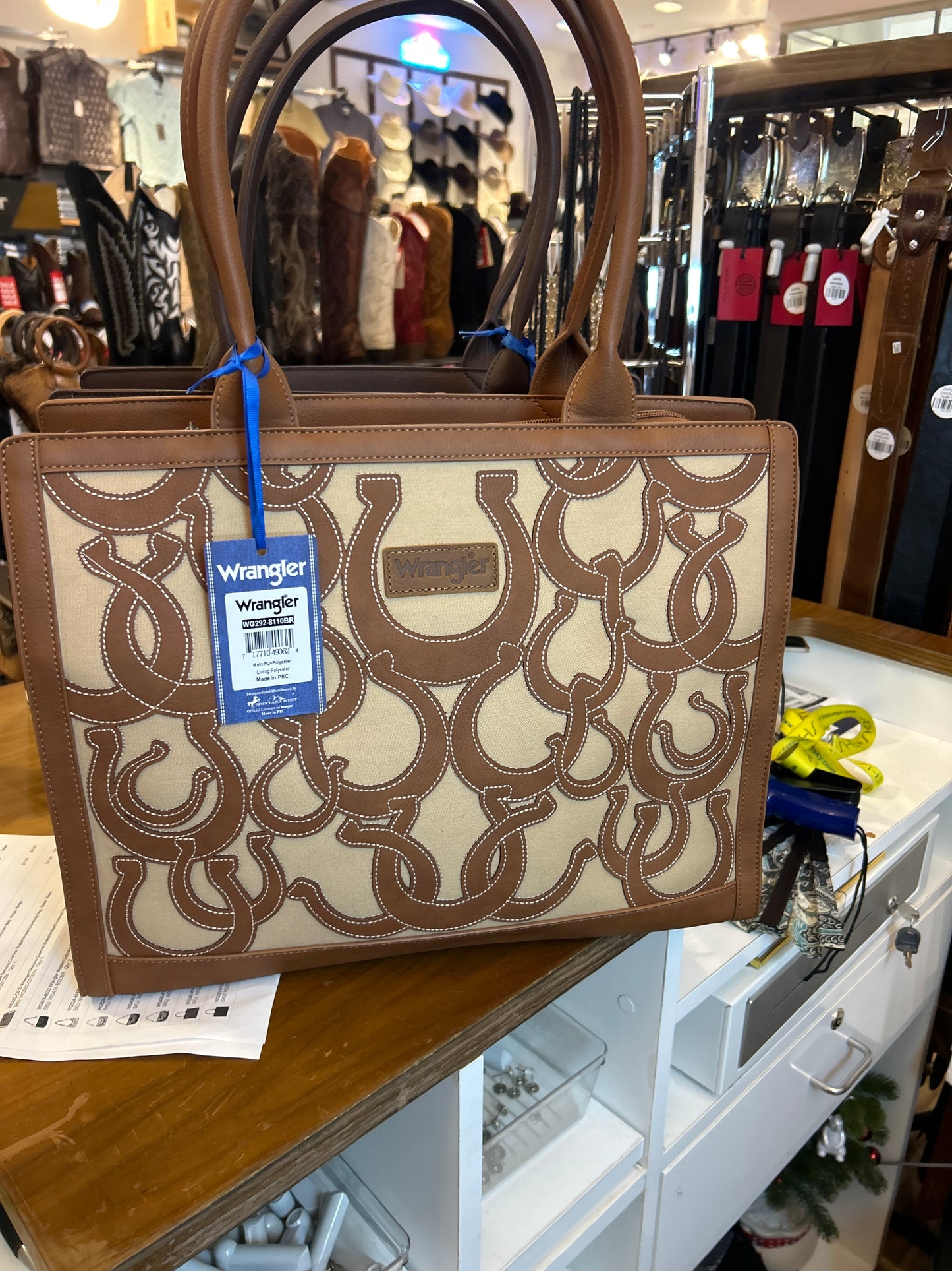 WG292-8110BR Wrangler Horseshoe Cutout Carry-All Large Tote Bag - Brown