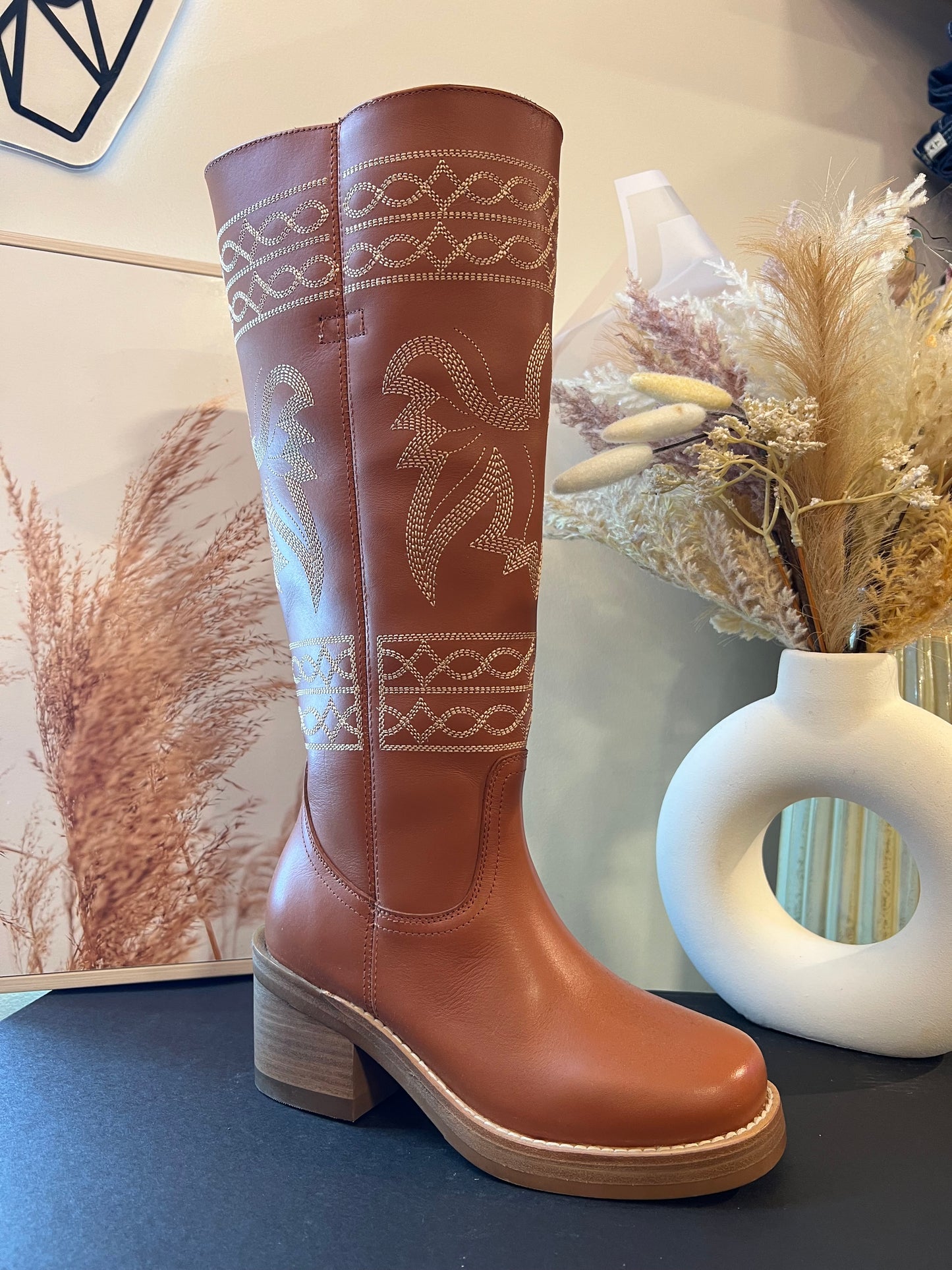 Avalon Women dingo boots