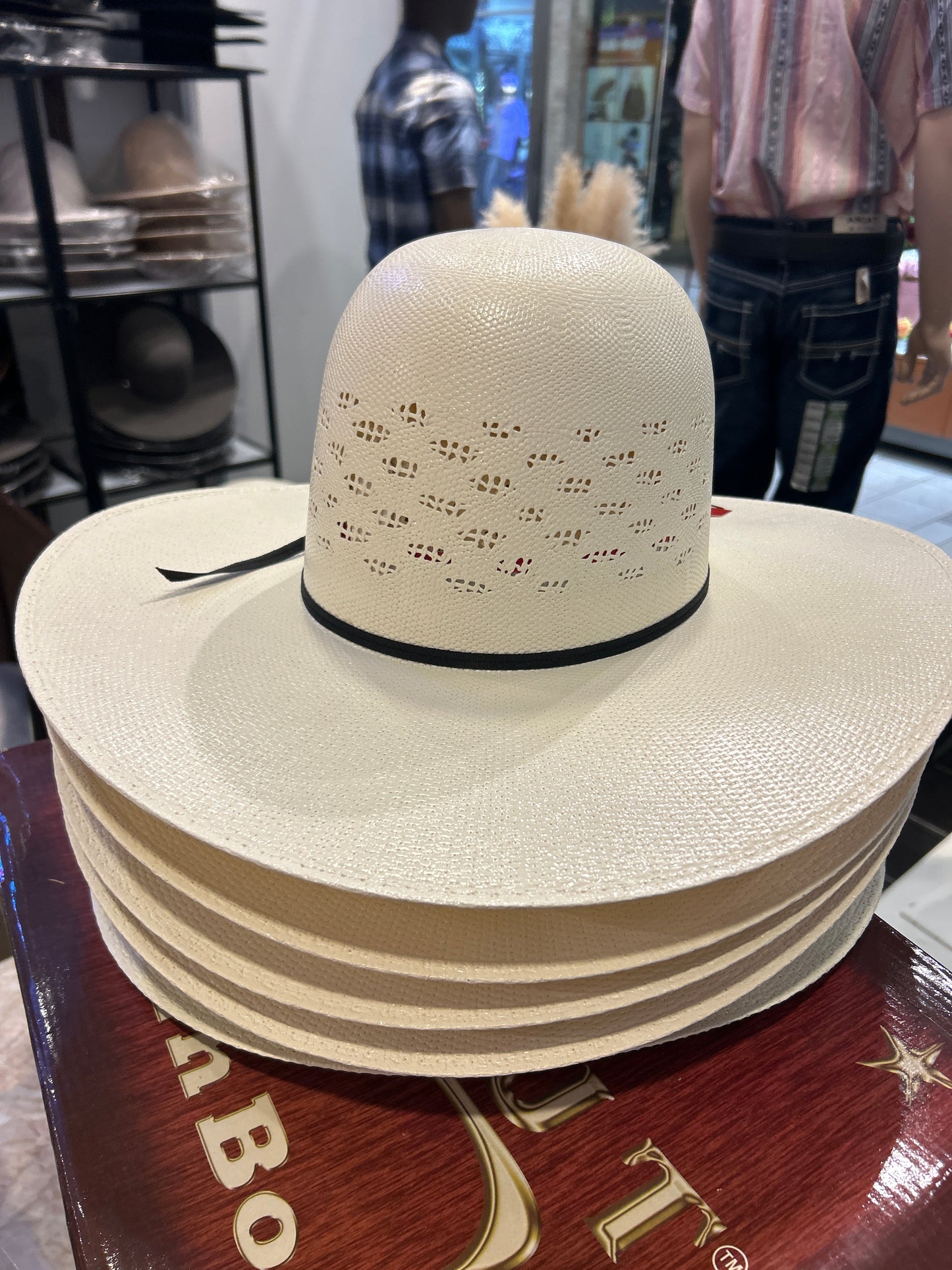 Sombrero Valtierra 50x Specs