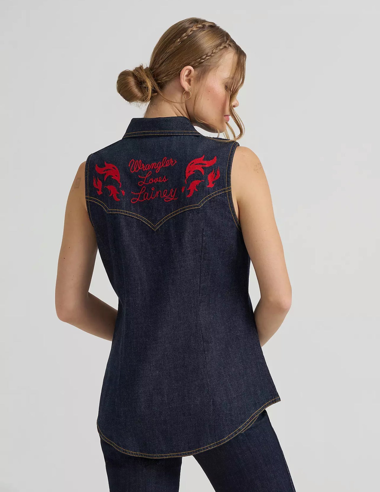 LAINEY WILSON X WRANGLER EMBROIDERED SLEEVELESS DENIM SHIRT