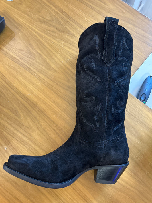 Women dingo boots out west