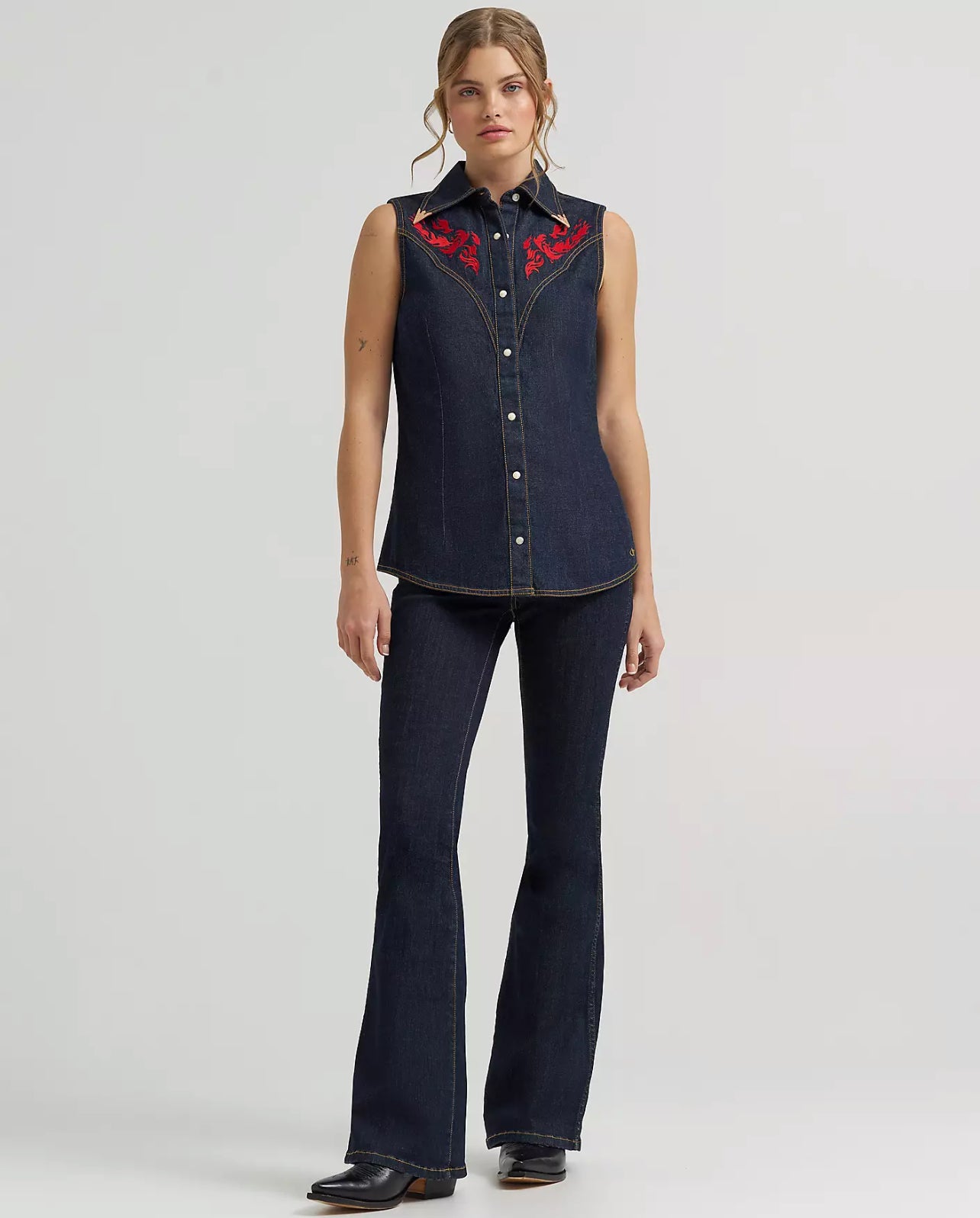 LAINEY WILSON X WRANGLER EMBROIDERED SLEEVELESS DENIM SHIRT