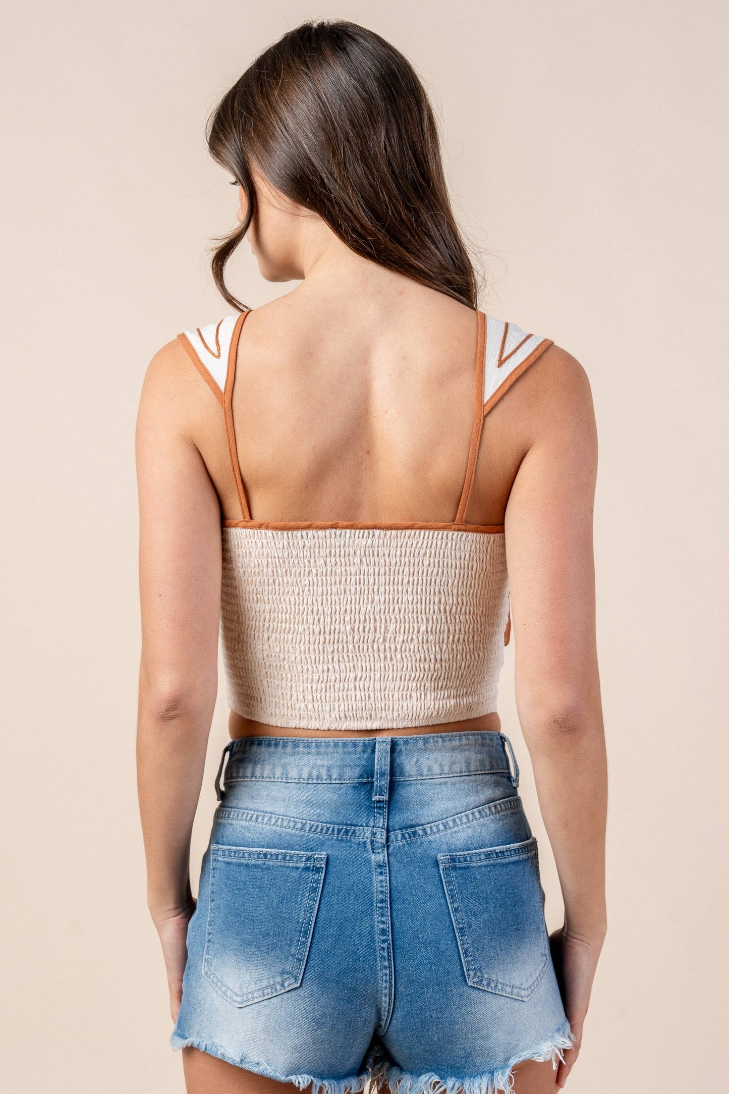 EMBO DETAIL CROP TOP: CREAM