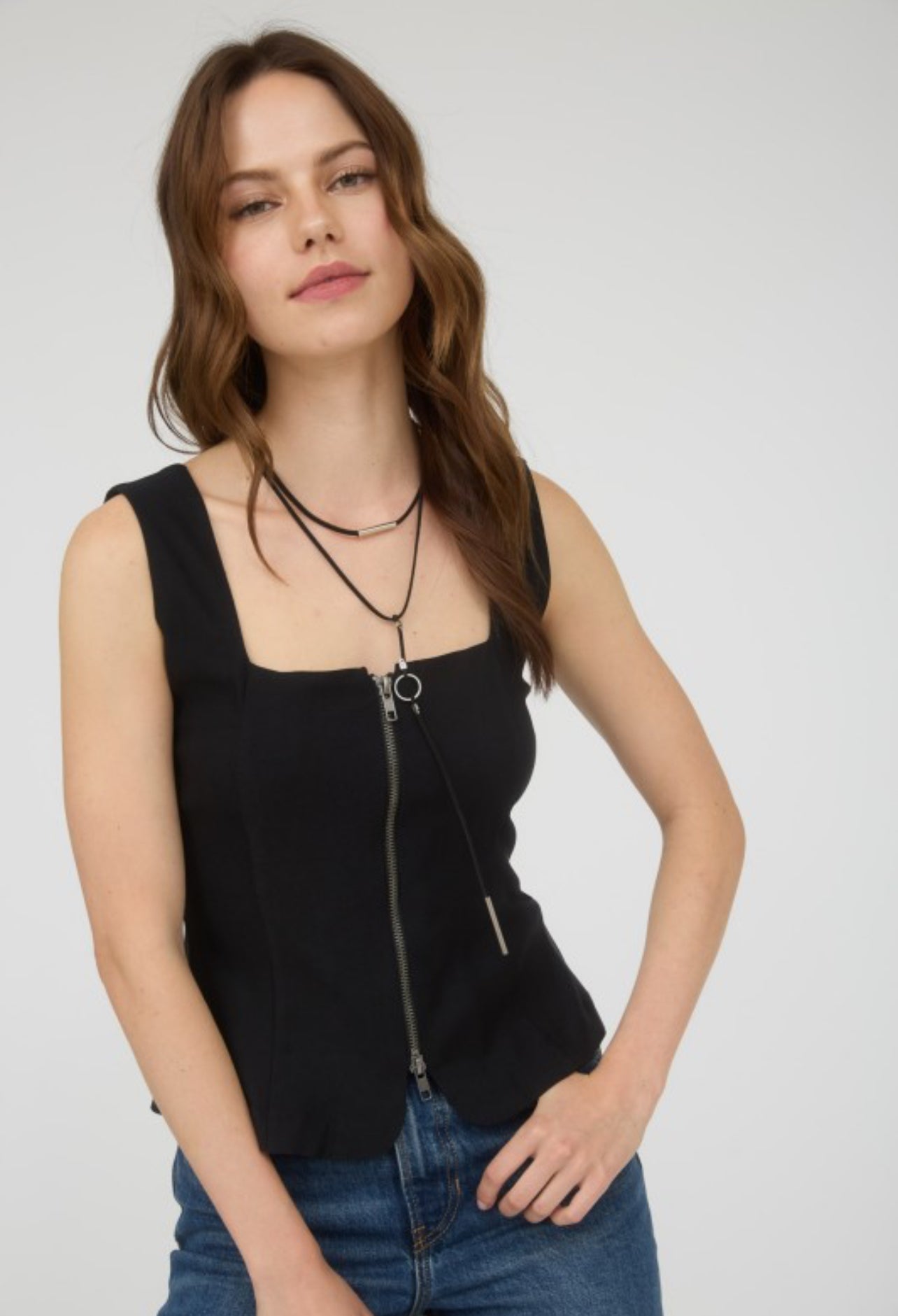 Zip-up Square Neck Sleeveless Blouse (black)
